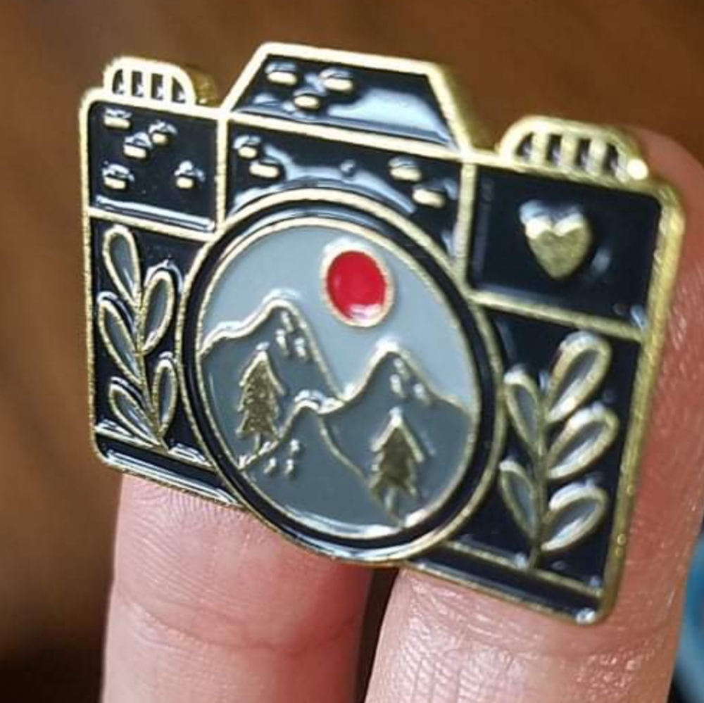 *2 for $13* Retro Digital Camera Mountains Design Enamel Pin - Picture 3 of 7